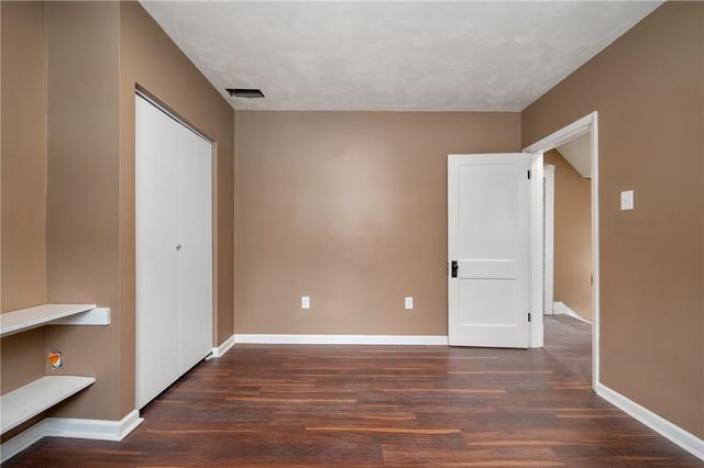 221 E Agnew Ave, Carrick, PA 15210