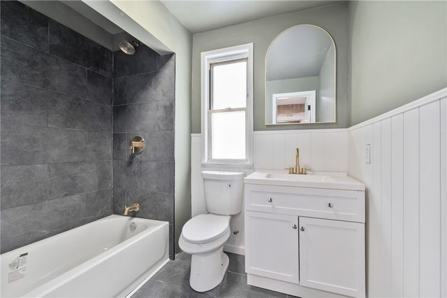 221 E Agnew Ave, Carrick, PA 15210