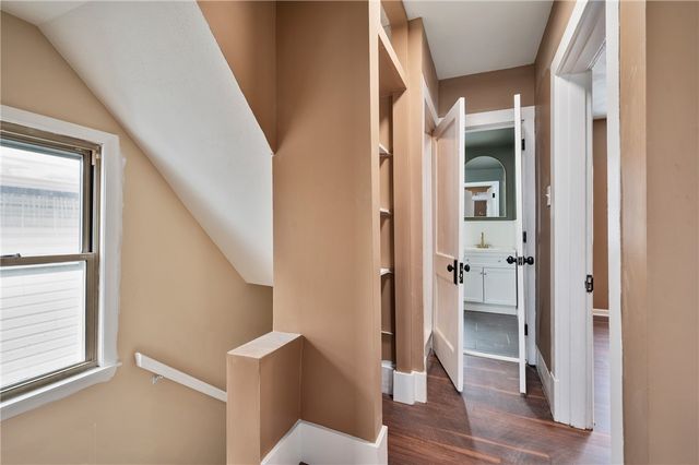 221 E Agnew Ave, Carrick, PA 15210