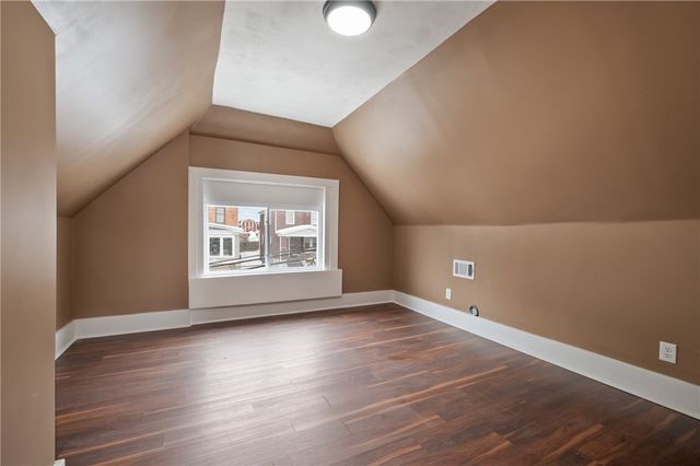 221 E Agnew Ave, Carrick, PA 15210