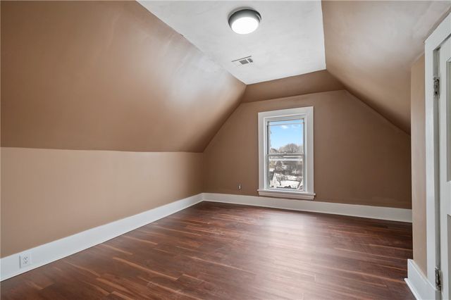 221 E Agnew Ave, Carrick, PA 15210