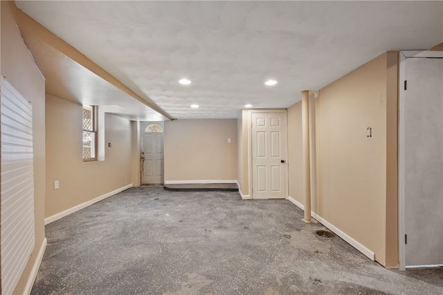 221 E Agnew Ave, Carrick, PA 15210