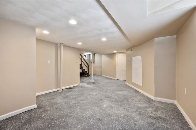 221 E Agnew Ave, Carrick, PA 15210