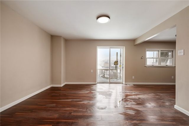 221 E Agnew Ave, Carrick, PA 15210