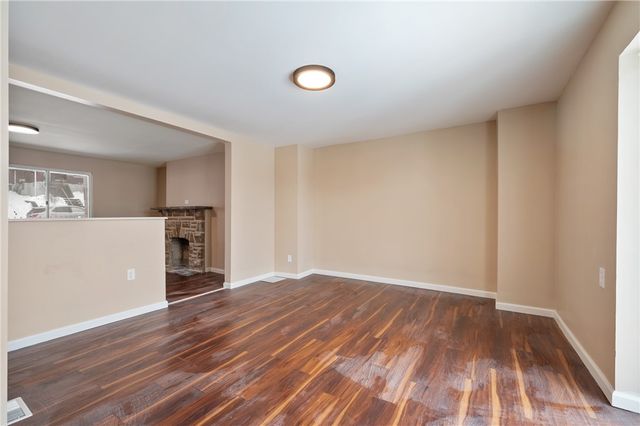 221 E Agnew Ave, Carrick, PA 15210