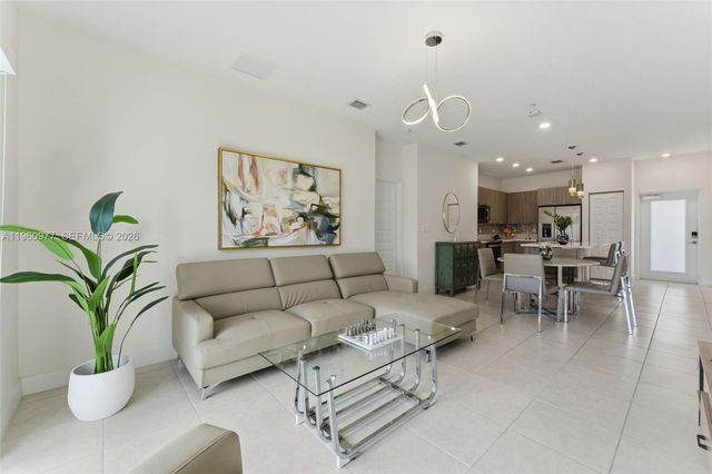 8301 NW 41st St B-407, Doral, FL 33166