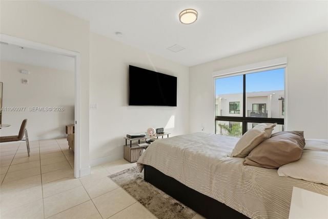 8301 NW 41st St B-407, Doral, FL 33166