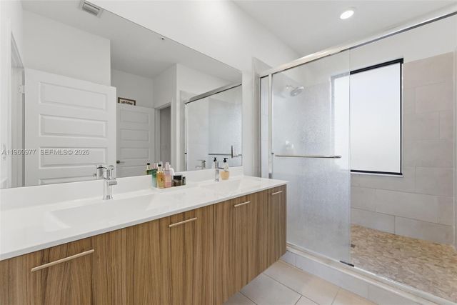 8301 NW 41st St B-407, Doral, FL 33166