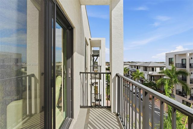 8301 NW 41st St B-407, Doral, FL 33166