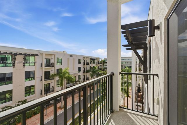 8301 NW 41st St B-407, Doral, FL 33166