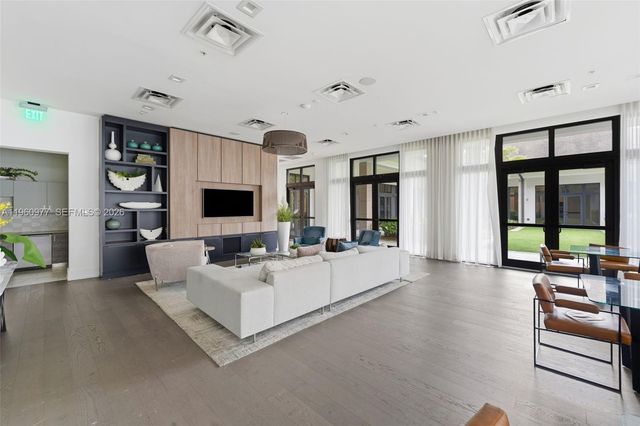 8301 NW 41st St B-407, Doral, FL 33166