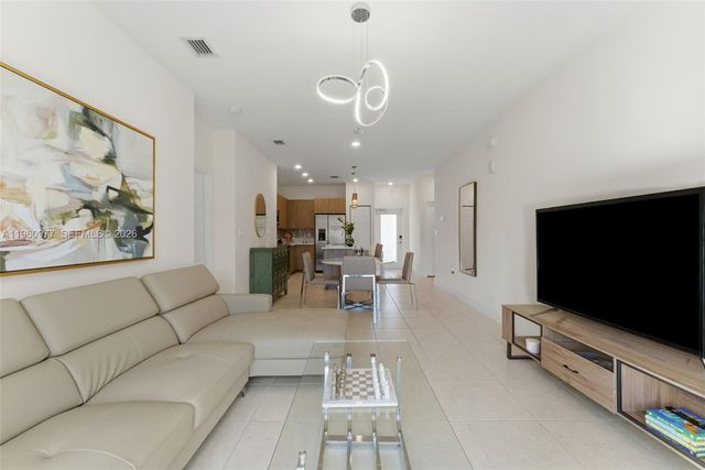 8301 NW 41st St B-407, Doral, FL 33166