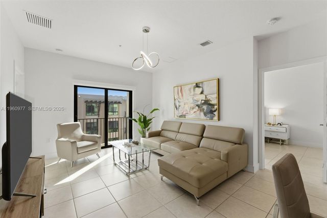 8301 NW 41st St B-407, Doral, FL 33166