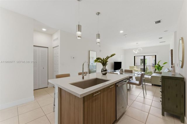 8301 NW 41st St B-407, Doral, FL 33166