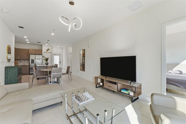 8301 NW 41st St B-407, Doral, FL 33166