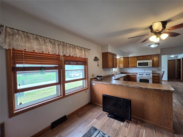 2040 Riverview Street SE, Cedar Rapids, IA 52403