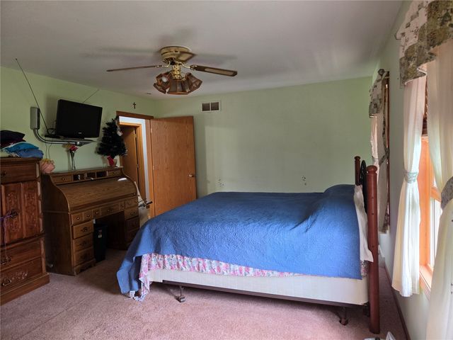 2040 Riverview Street SE, Cedar Rapids, IA 52403