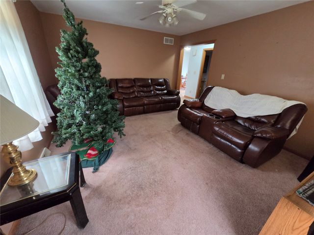 2040 Riverview Street SE, Cedar Rapids, IA 52403
