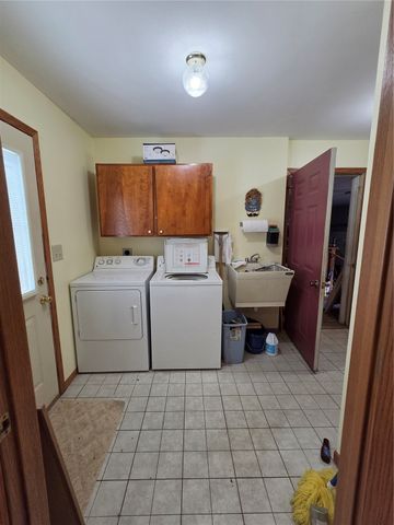 2040 Riverview Street SE, Cedar Rapids, IA 52403