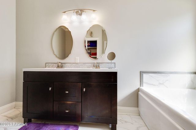 111 Windrush Lane, Lafayette, LA 70506