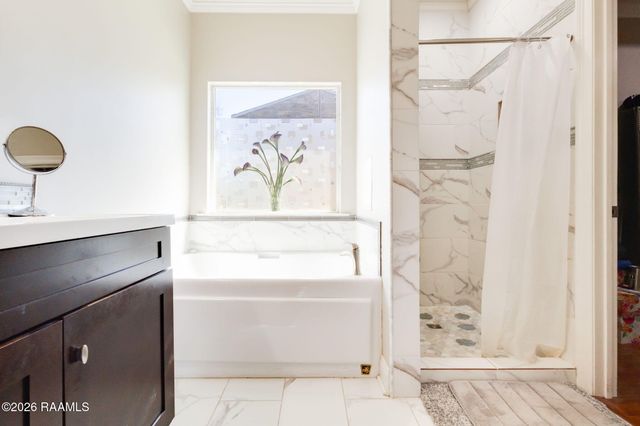 111 Windrush Lane, Lafayette, LA 70506