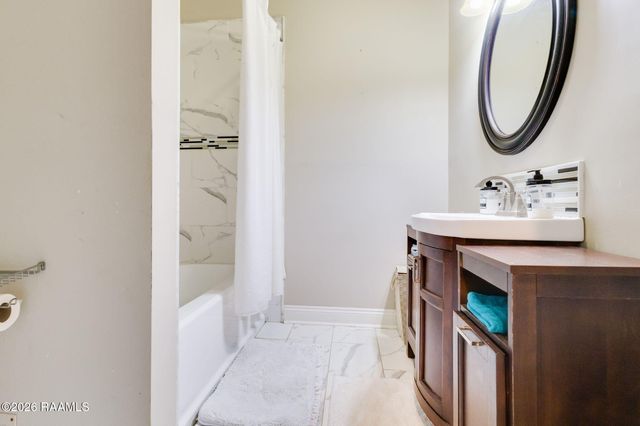 111 Windrush Lane, Lafayette, LA 70506