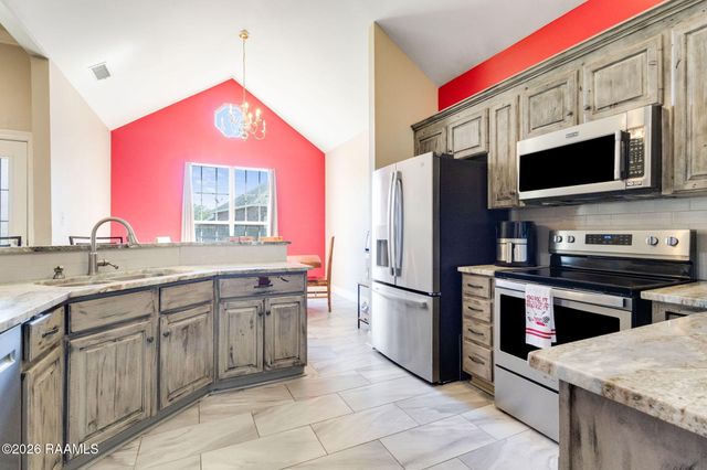 111 Windrush Lane, Lafayette, LA 70506