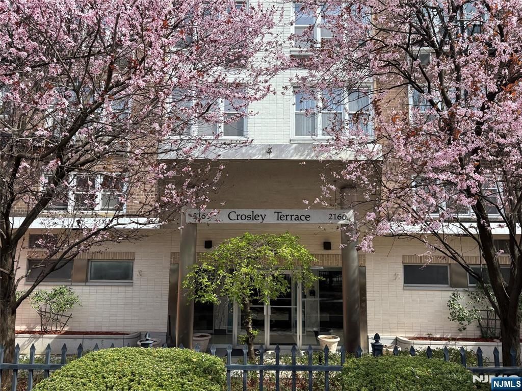 2160 Center Avenue 1I, Fort Lee, NJ 07024