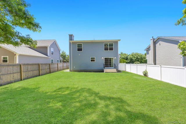 5 The Green B, Shirley, NY 11967