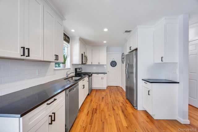 5 The Green B, Shirley, NY 11967