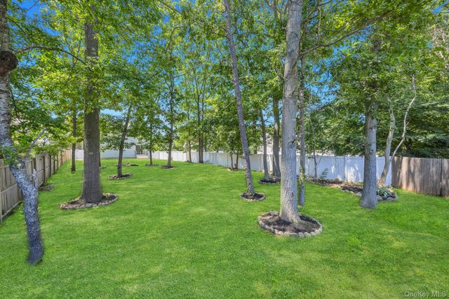 5 The Green B, Shirley, NY 11967