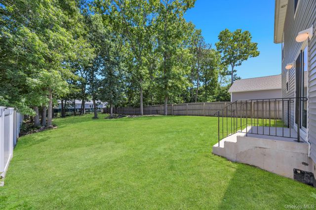 5 The Green B, Shirley, NY 11967