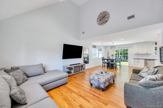 5 The Green B, Shirley, NY 11967