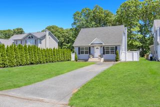 5 The Green B, Shirley, NY 11967