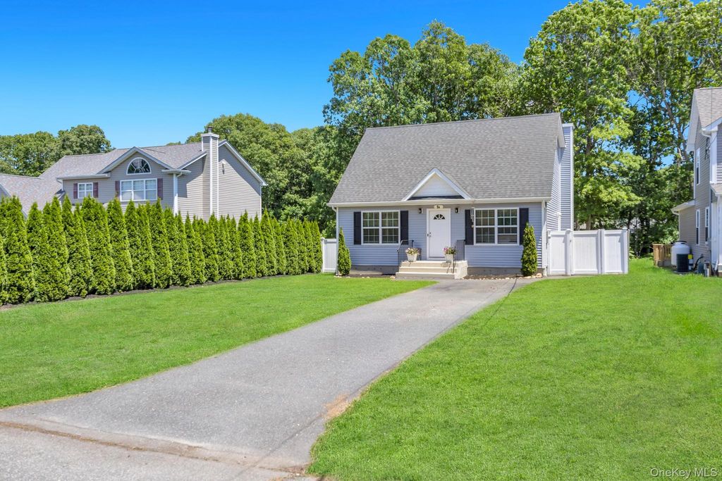 5 The Green B, Shirley, NY 11967