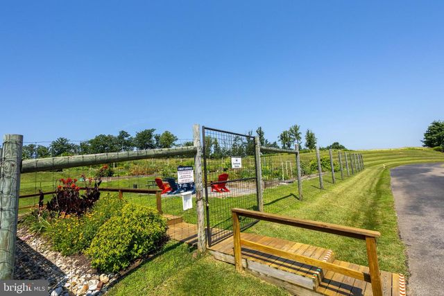 2425 MORGANS POINT DR, Dumfries, VA 22026