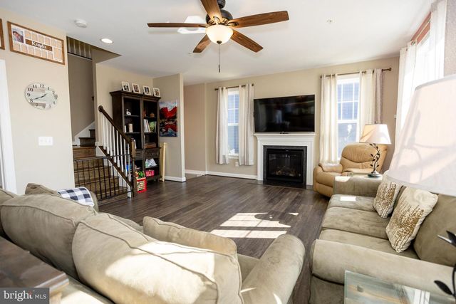 2425 MORGANS POINT DR, Dumfries, VA 22026