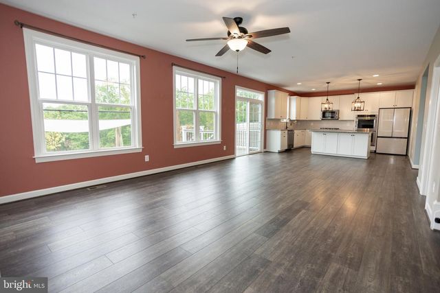 2425 MORGANS POINT DR, Dumfries, VA 22026