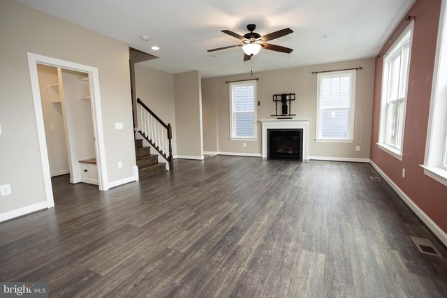2425 MORGANS POINT DR, Dumfries, VA 22026