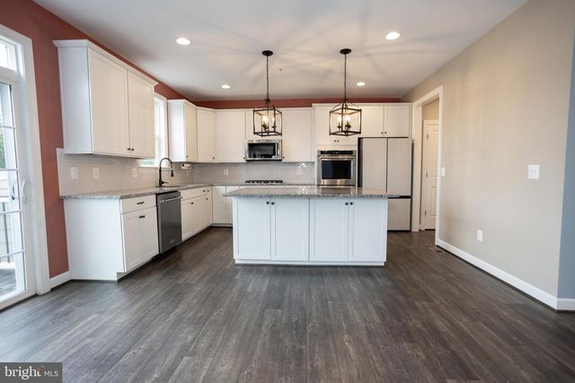 2425 MORGANS POINT DR, Dumfries, VA 22026