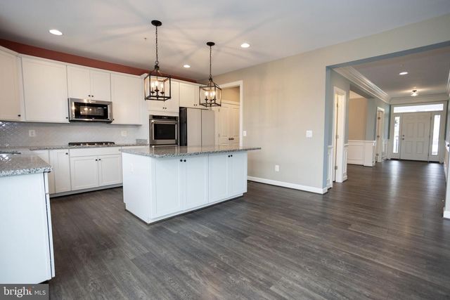 2425 MORGANS POINT DR, Dumfries, VA 22026