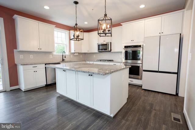 2425 MORGANS POINT DR, Dumfries, VA 22026