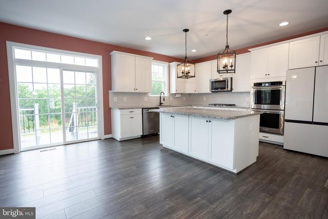 2425 MORGANS POINT DR, Dumfries, VA 22026