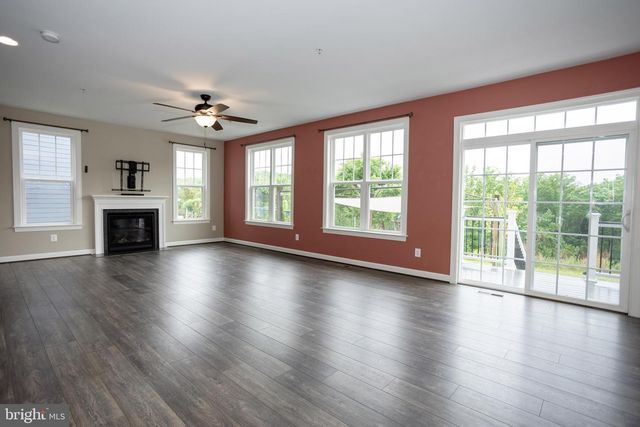 2425 MORGANS POINT DR, Dumfries, VA 22026