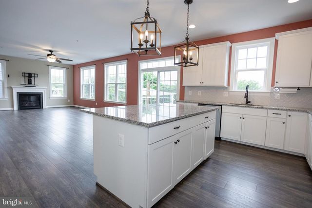 2425 MORGANS POINT DR, Dumfries, VA 22026