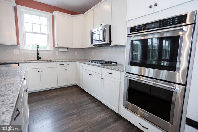 2425 MORGANS POINT DR, Dumfries, VA 22026