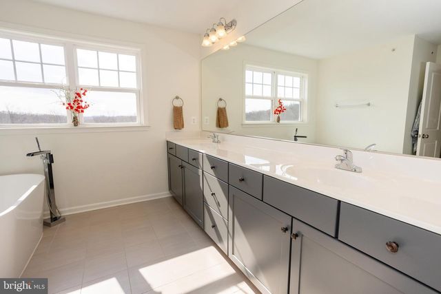 2425 MORGANS POINT DR, Dumfries, VA 22026