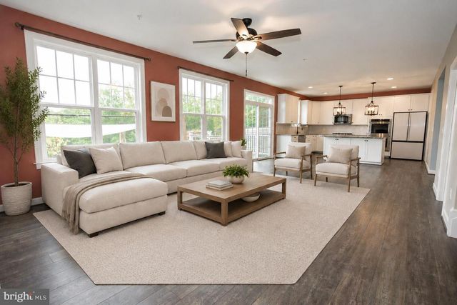 2425 MORGANS POINT DR, Dumfries, VA 22026