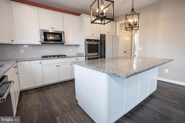 2425 MORGANS POINT DR, Dumfries, VA 22026
