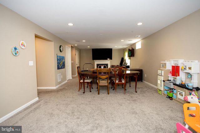 2425 MORGANS POINT DR, Dumfries, VA 22026